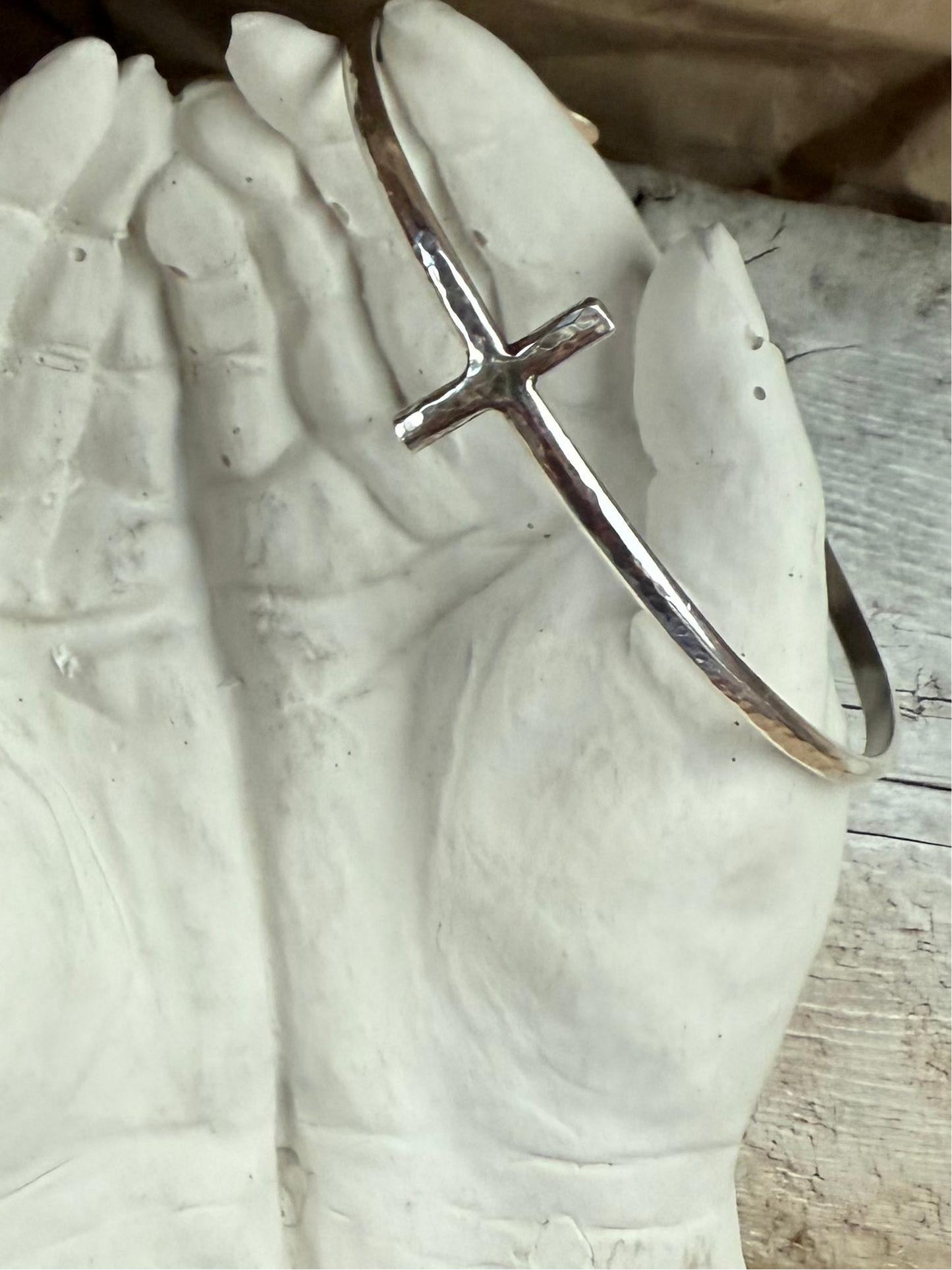 Linea Cross Cuff