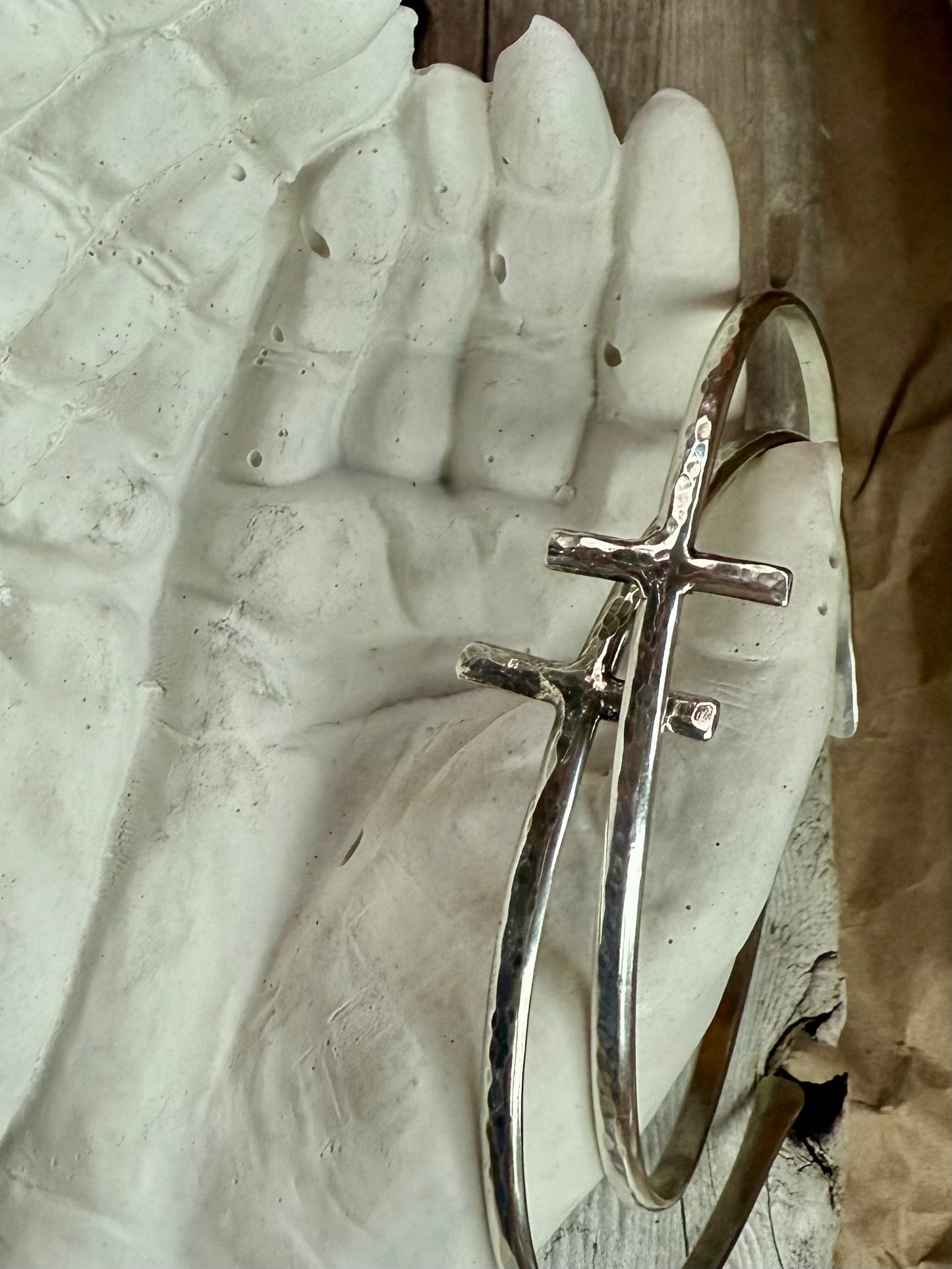 Linea Cross Cuff
